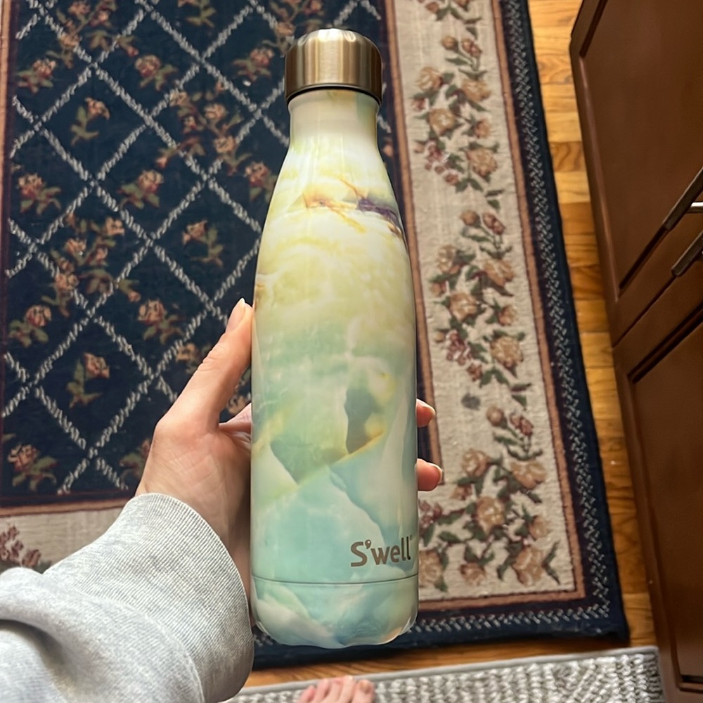 Swell 17oz opal marble waterbottle
